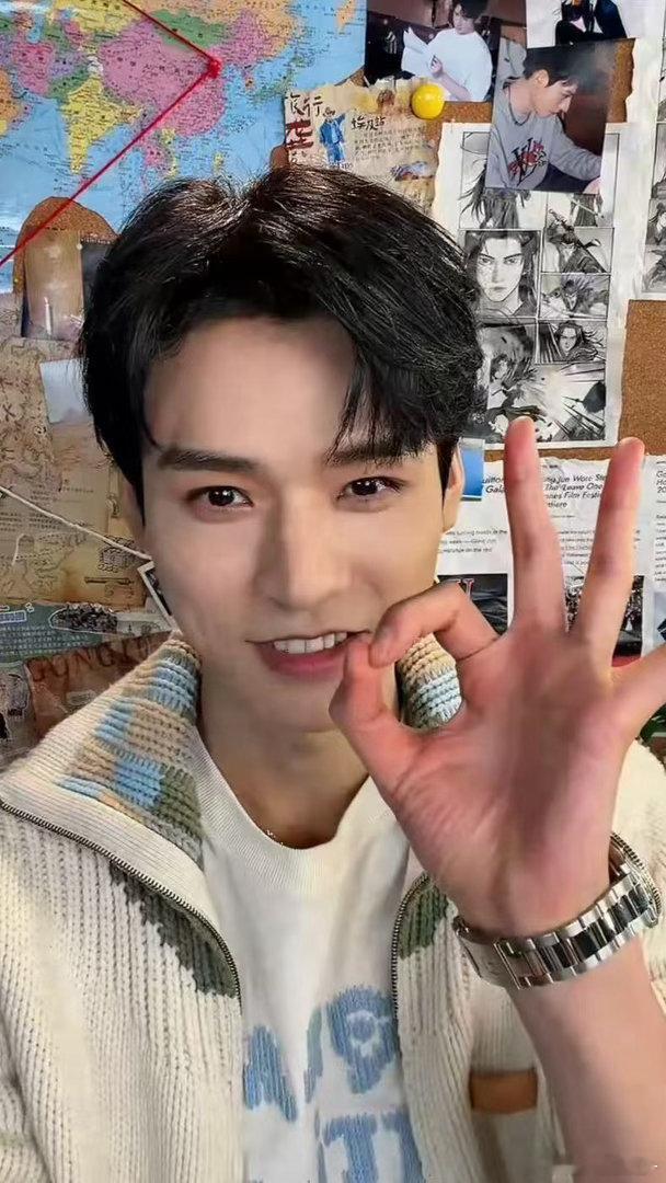 龚俊比OK那是真的很OK 他比OK的时候，手指修长，弧度刚好。不是那种刻意的“我