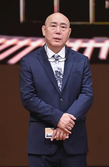 李诚儒挺有争议的，最近几年挺喜欢参加综艺节目，也被一部分人吐槽。

其实他属于大