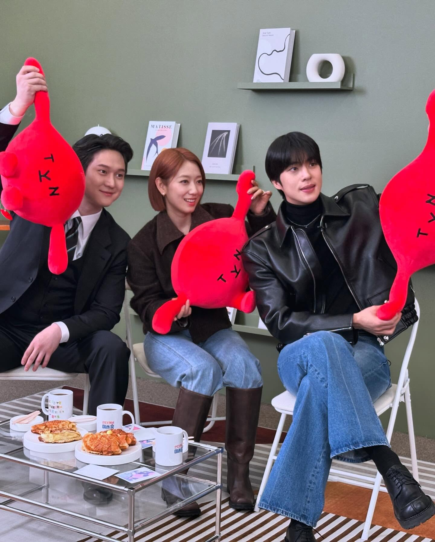 朴信惠 ✨undercovermisshong 演员赵翰结ins更新 