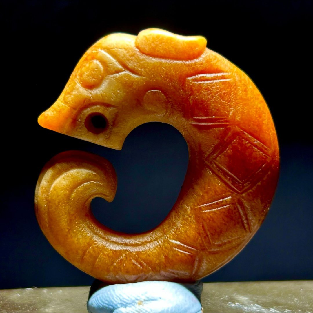 随想杂感 售真古玉为了赚钱养家吃饭，造假仿古玉，也是为了养家糊口。真品真价格，仿