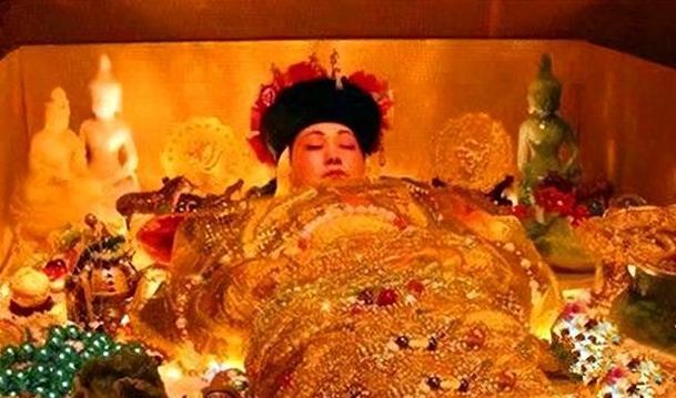 慈禧临死前一刻，太监看她马上不行了，赶紧给她喝了一碗海龟汤，吊着最后一口气，紧接