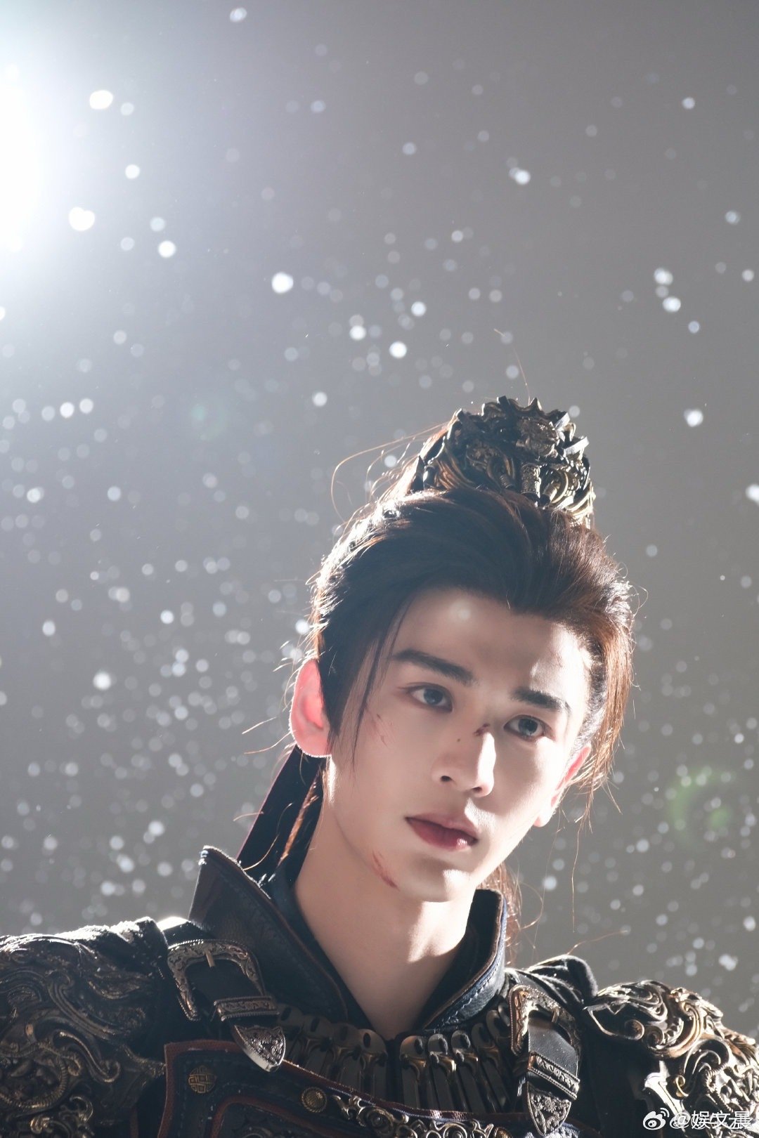 谢征雪地打戏帅成神了 雪中挥剑飒爽拉满，动作衔接丝滑无破绽，力量与美感兼具，把武