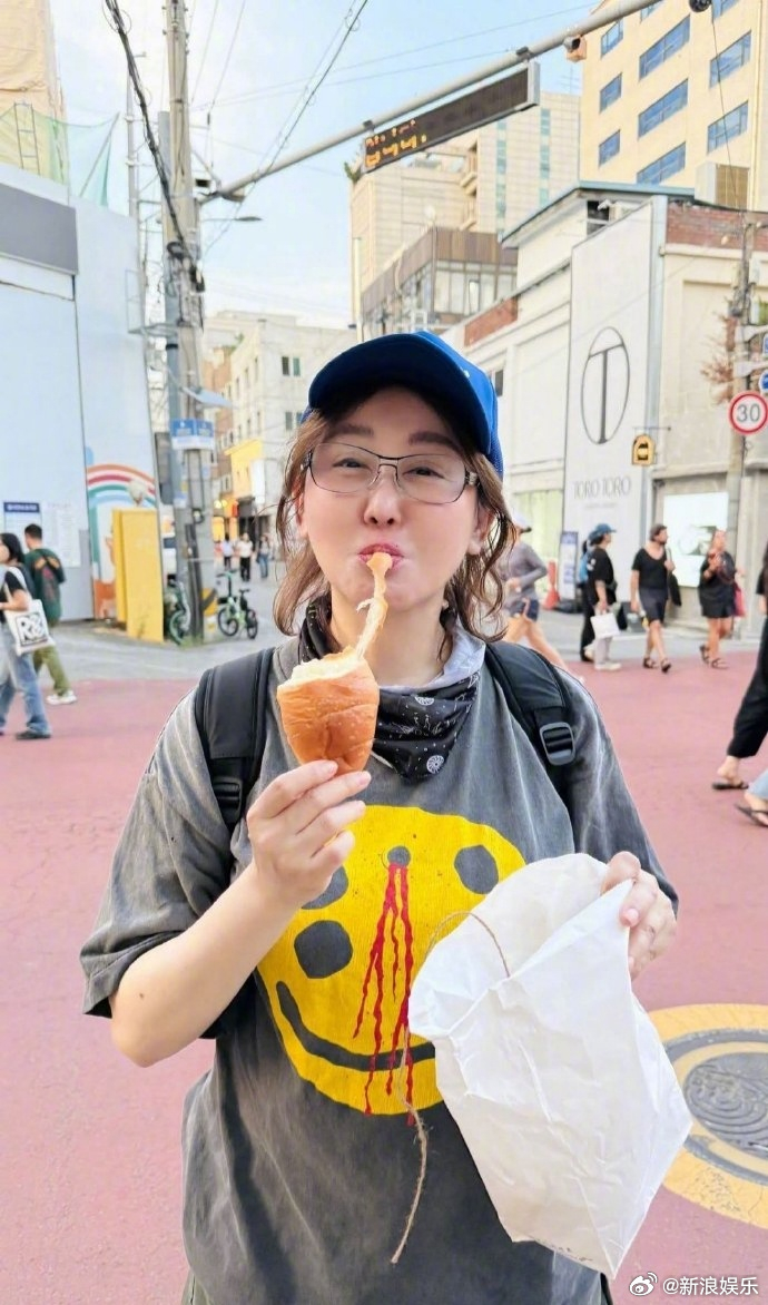 蓝心湄说邱泽许玮甯儿子非常可爱 据台媒，出席活动透露已经看过的宝宝，夸宝宝非常好