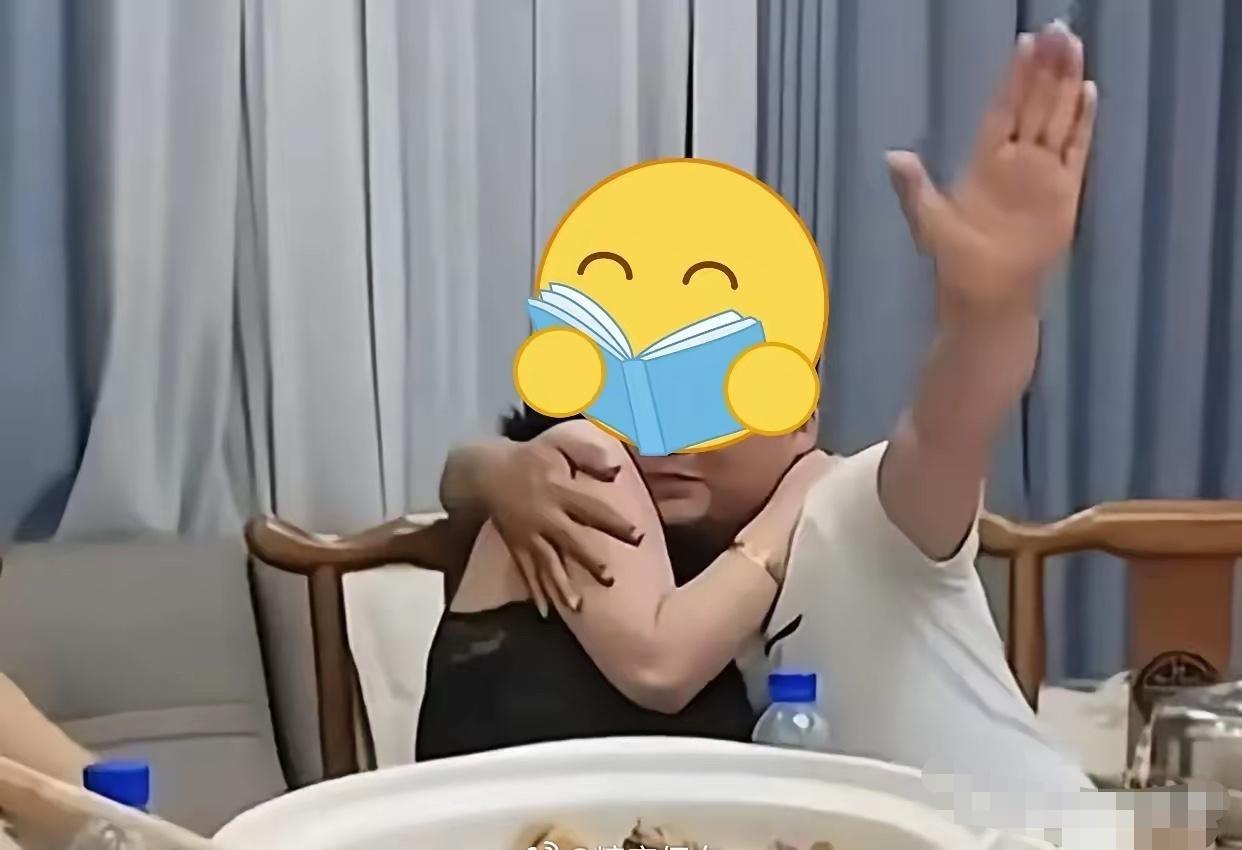 8秒吻毁两家！长沙同学会荒唐一幕刷爆全网，2000万人围观撕碎中年体面
 
8秒