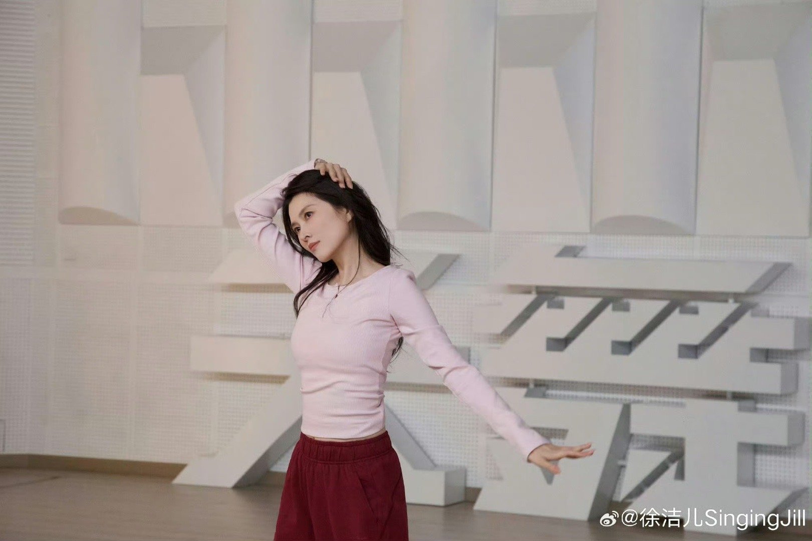 徐洁儿发了浪姐初舞台被徐洁儿狠狠愚人节整蛊到了！满心欢喜点进初舞台，结果以为是卡