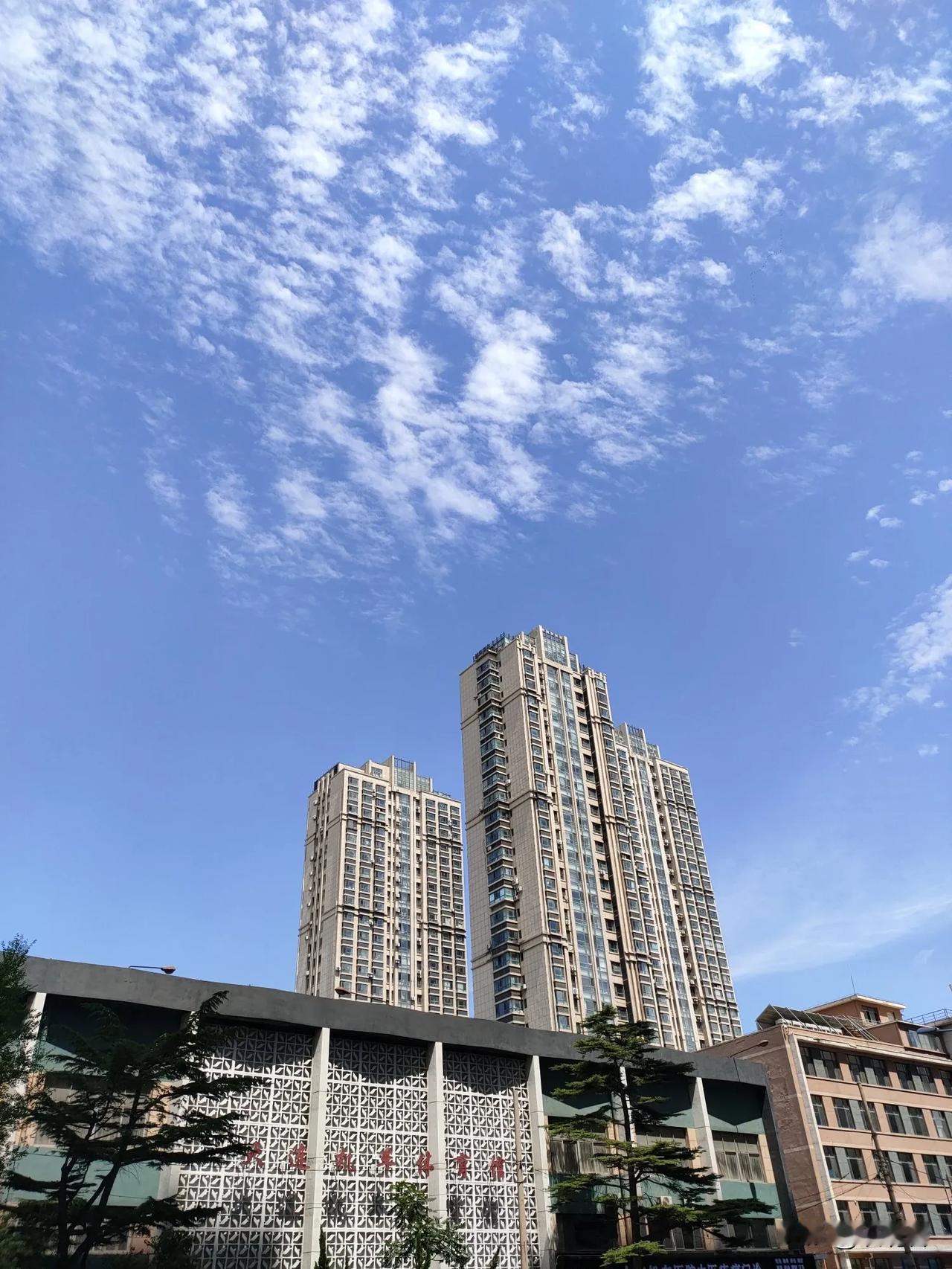 分享一张最近随手拍的照片天空云卷云舒
