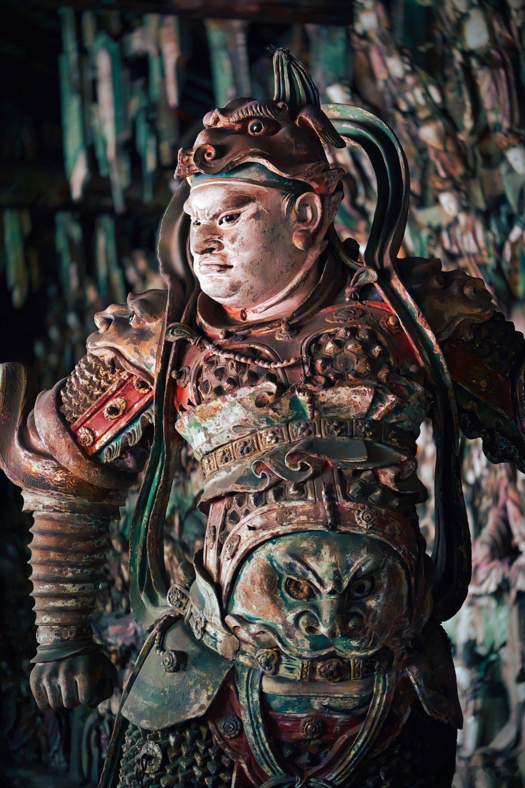 我很少用震撼来形容一个地方 在双林寺，每一尊泥塑都承载着时间的分量。从“自在观世