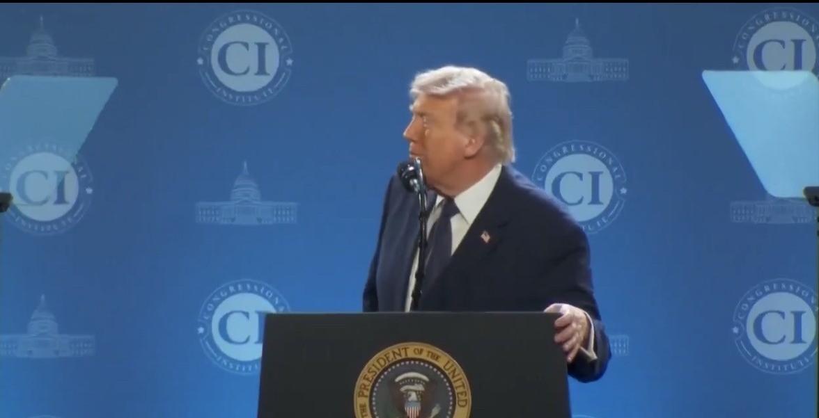 美媒今天报道：“尽管有确凿证据表明美国袭击了伊朗米纳布女子小学，特朗普仍矢口否认