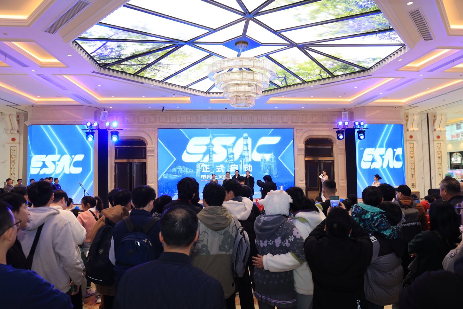 这周六，上海市政府全民电竞锦标赛的半决赛会在普陀环球港4楼中庭举办，热点科技是本