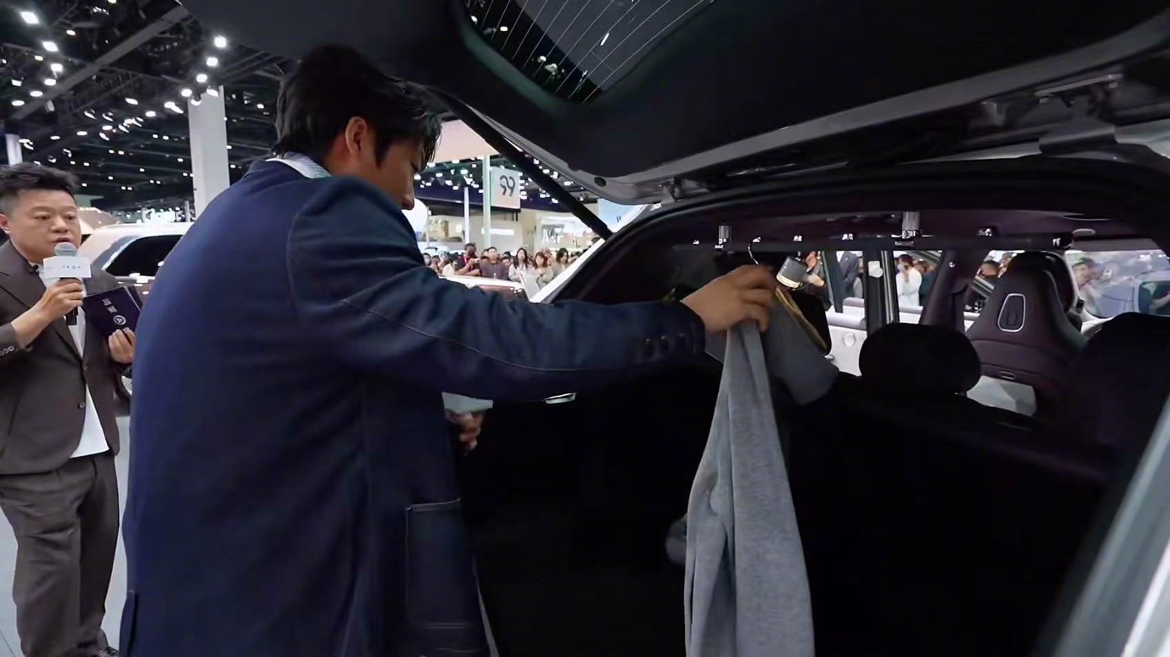 问界M6的15分钟大定破万，超6成车主选择的是纯电版，放在当前新能源市场是个相当