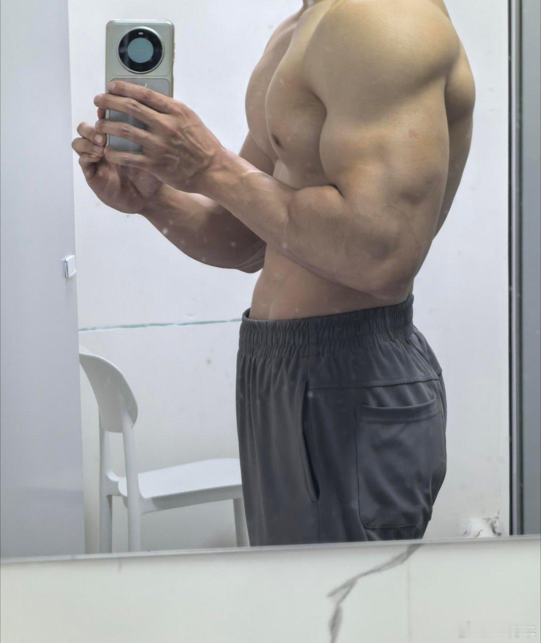 胸肌肌肉男 ﻿pick好身材男妈妈胸肌