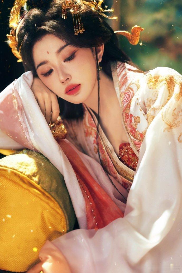 孔雪儿终于不演小白花了昭阳公主跳出柔弱小白花标签，昭阳公主心思缜密，权谋感拉满，