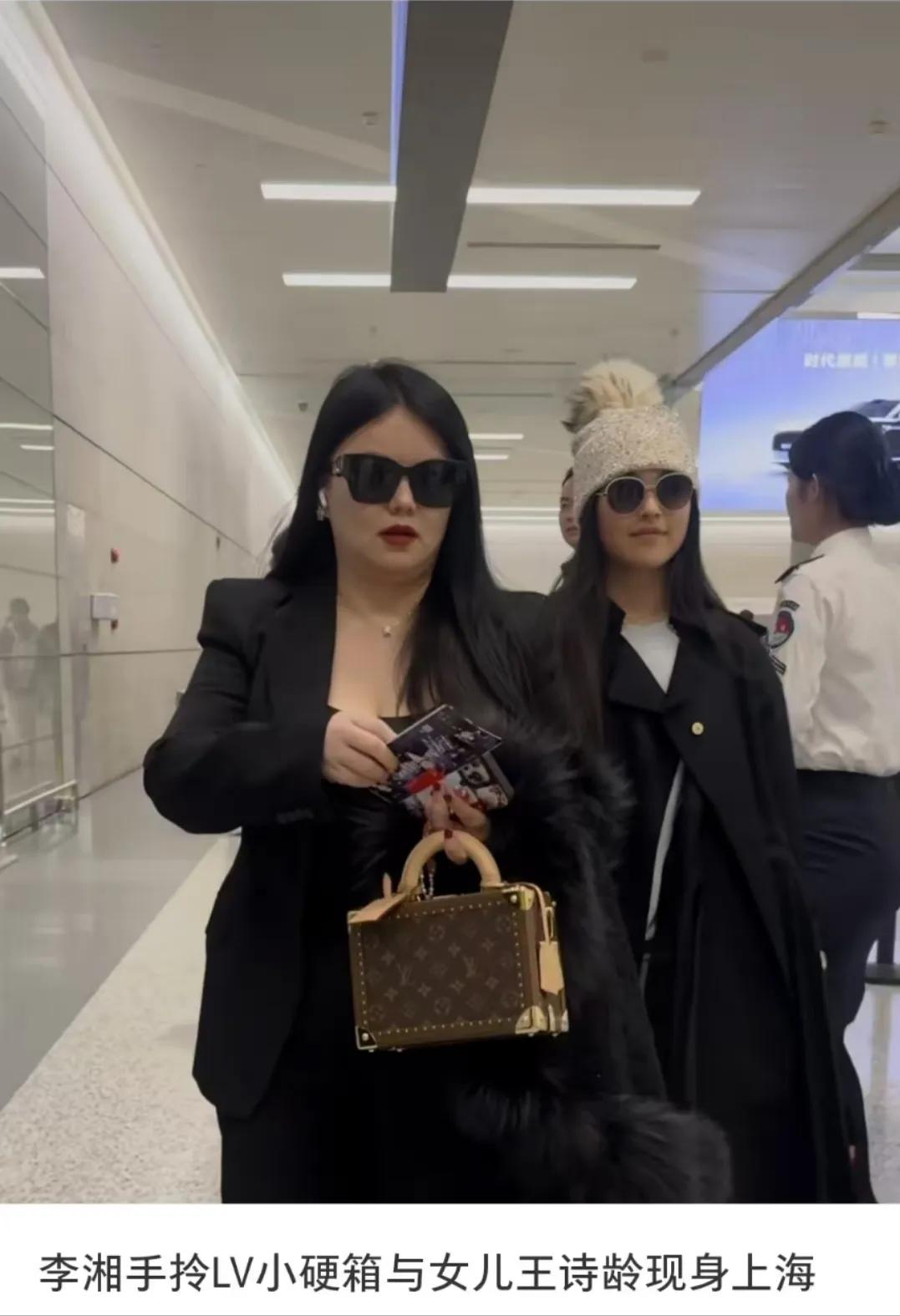 王诗龄现身上海

终于知道，
为啥王诗龄会被说穿得不合适了，
要是我，我也说，但