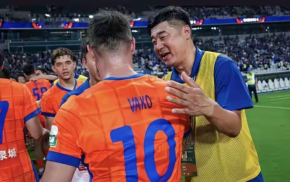 韩鹏已确认！瓦科已完成续约！
今天下午进行的中超联赛第30轮，山东泰山客场5-1