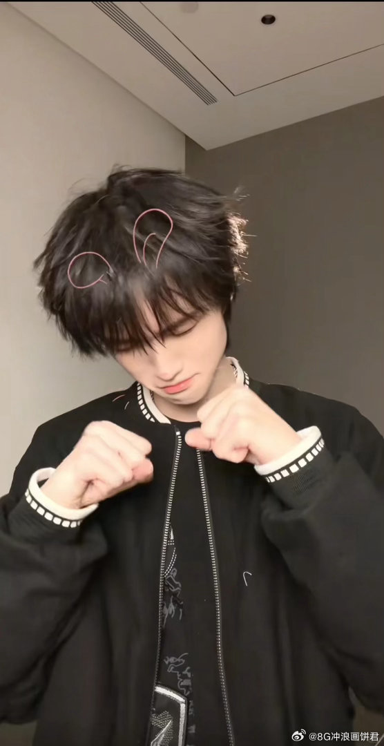 黄朔终于等来了自己的第一个综艺无限超越班 黄朔一直都是那个努力上进、勇于为自己争