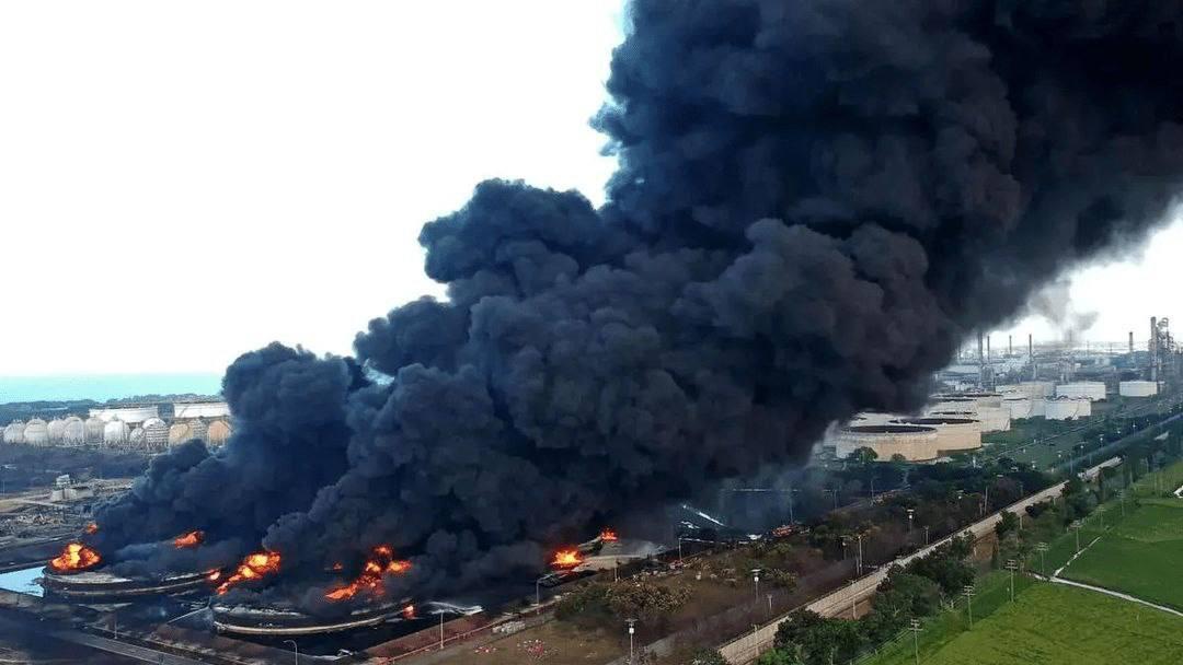 科威特米纳艾哈迈迪炼油厂遭到无人机袭击的事件。该炼油厂是全球最大的石油加工设施之