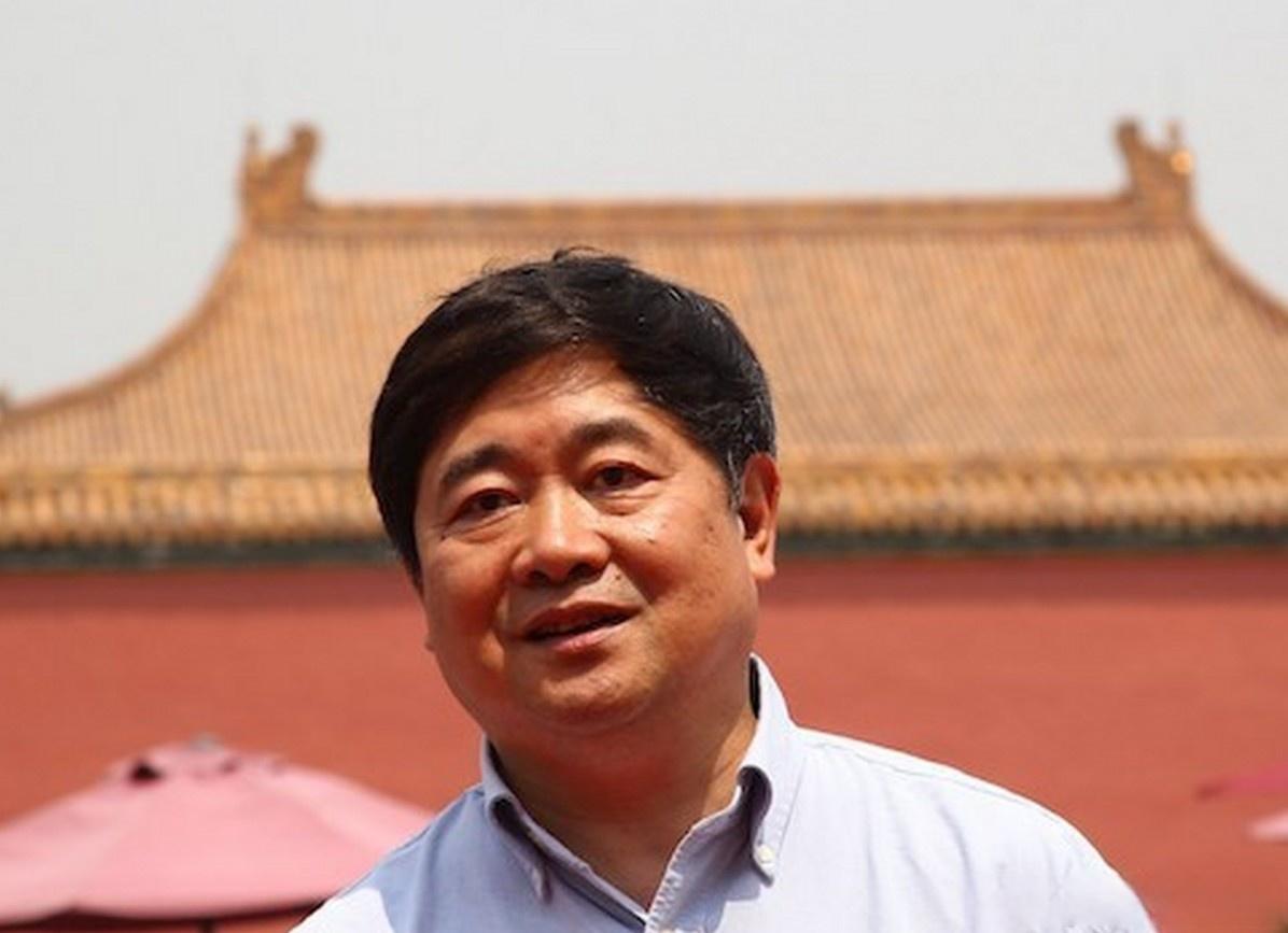 故宫那么能挣，为什么还总喊穷？
 
每年门票收入近8亿，文创更是卖疯了，口红、日