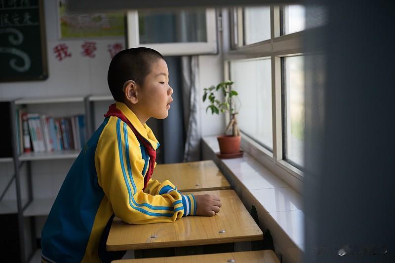 小学生
1.心思散
2.是学习最大的困难
3.很多孩子都容易分心
4.想这想那