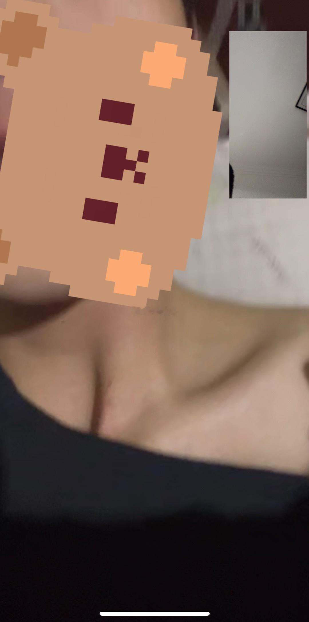 你们自己看他整天视频在干嘛[微笑][微笑][微笑] ​​​