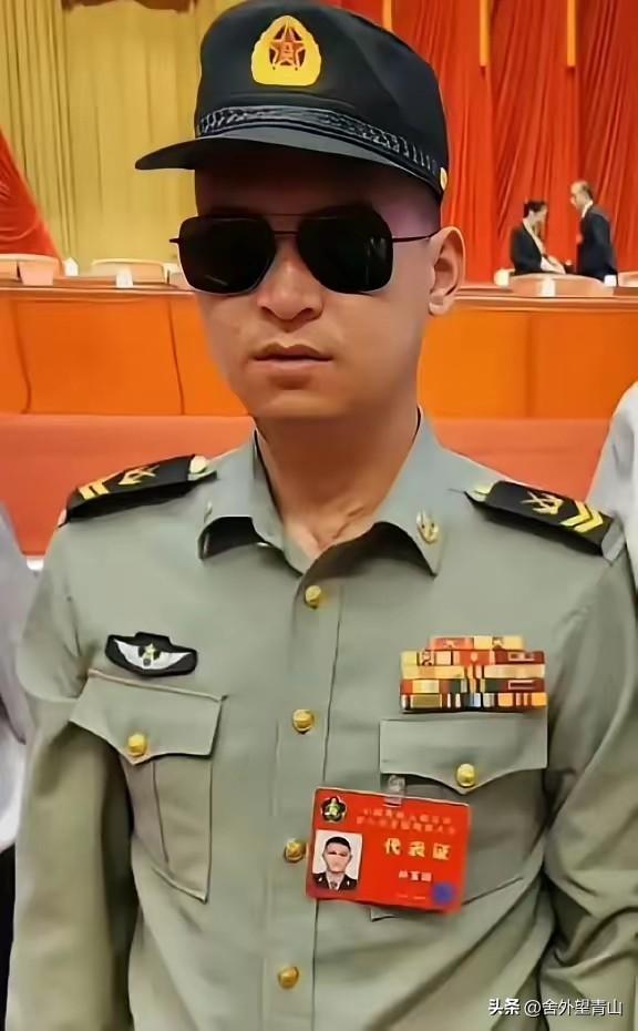 看到个爆料，气得我直接退了群。
每月拿3.2万津贴，住180平无障碍公寓，水电燃