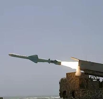 伊朗发出“核弹”级警告，这次伊朗真的疯了，直接把底牌掀了——革命卫队放话：谁敢动