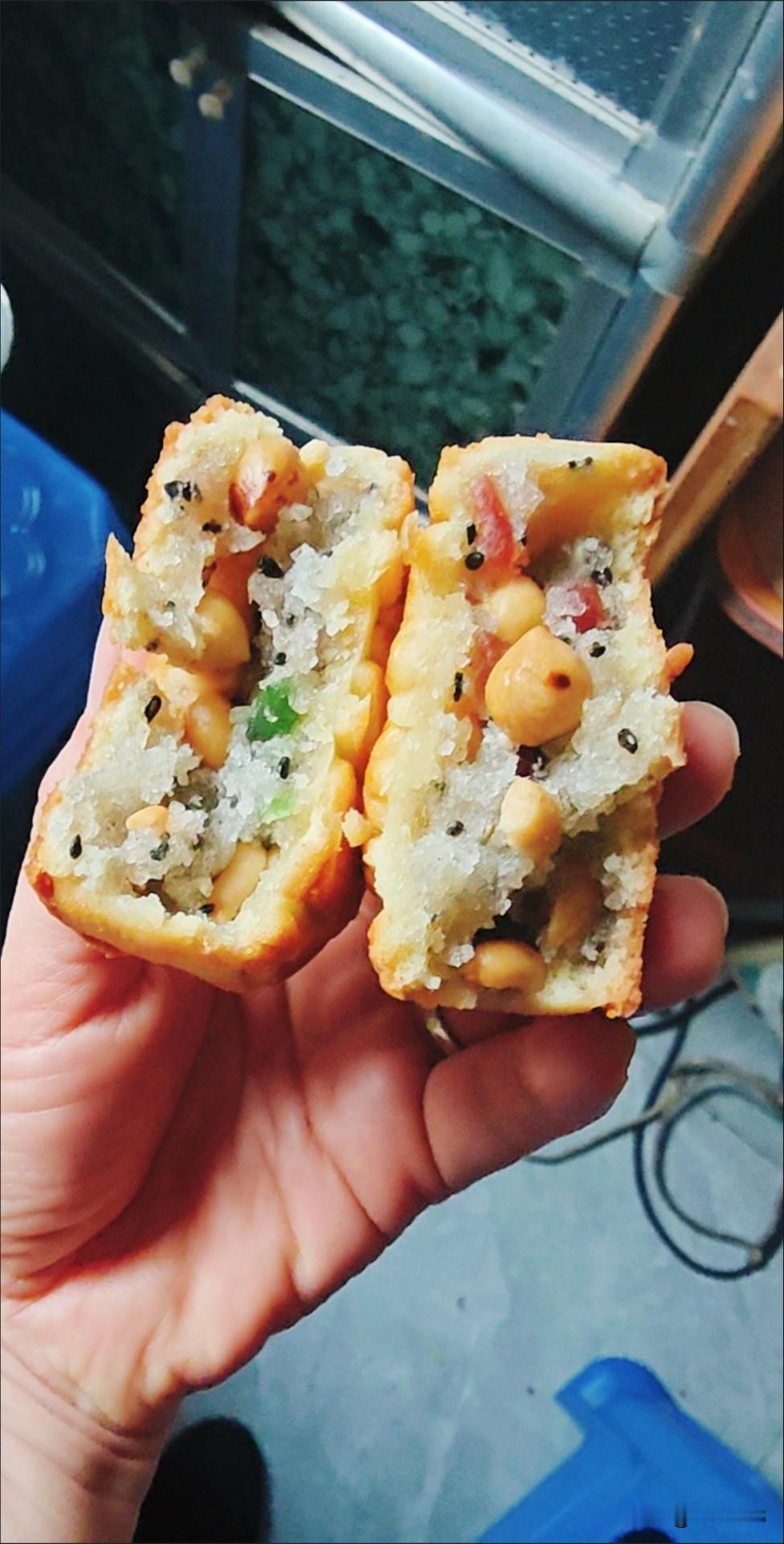 为啥月饼都是甜的呢？就不能出一款咸味或者鲜香，麻辣味的呢？