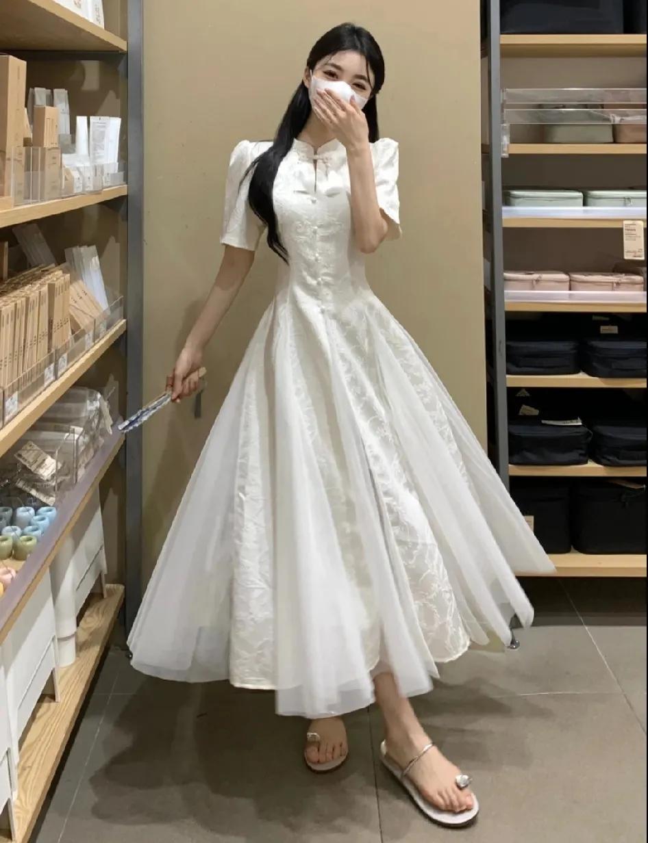 我的妈呀
这小蛮腰也太细了吧
穿上这条夏季国风新中式连衣裙
真是美得不得了
看着