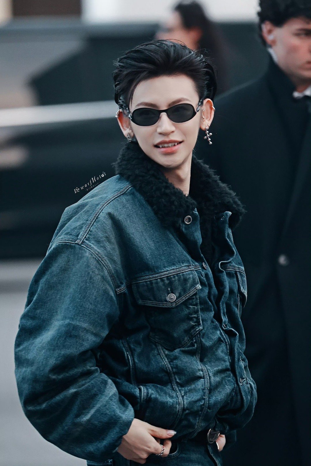 小鬼时尚圈最严肃的Daddy米兰时装周小鬼王琳凯真的杀疯了！背头+黑墨镜气场全开
