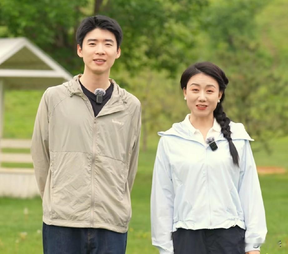 你会发现新主播融入的很快，因为老主播都在认真的带新人。主播之间没有勾心斗角，其乐