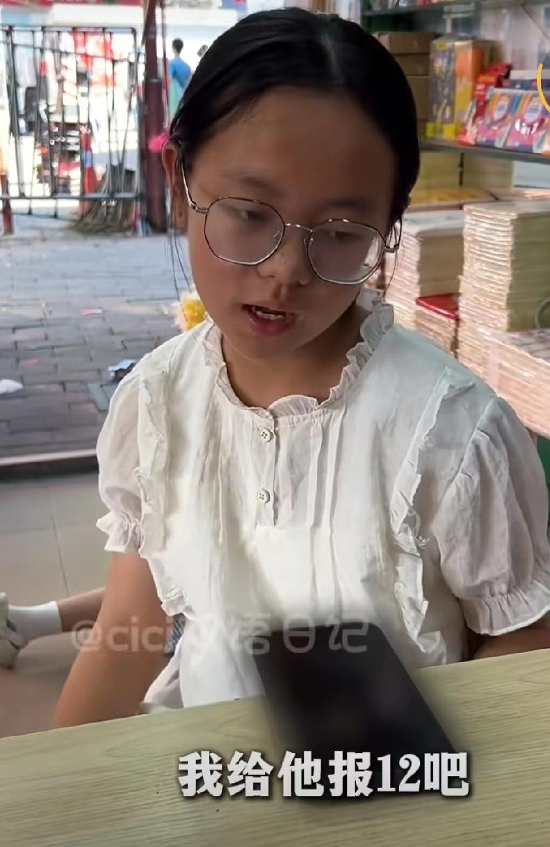 这下出名了，
不止佛山的人知道，
全国人民都知道了，这个12岁女孩已经会用英语挣