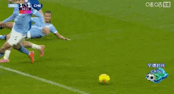 昨晚娜娜球迷给佐子哥滑跪恩佐大将军，读秒绝杀曼城！