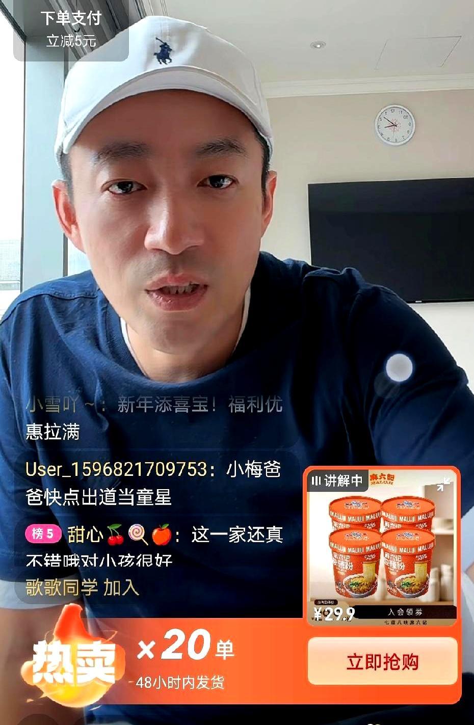 老头一把推开直播间木门，压根没看镜头，张嘴就砸出一句狠话。你以为豪门又要撕破脸？