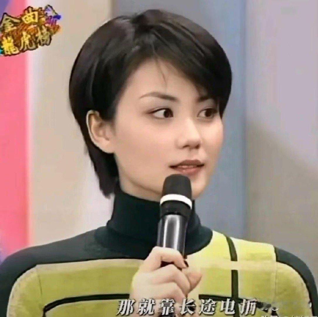 回溯往昔，王菲年轻时的模样太让人难忘！满是未经雕琢的清纯感，又透着灵动的漂亮，那