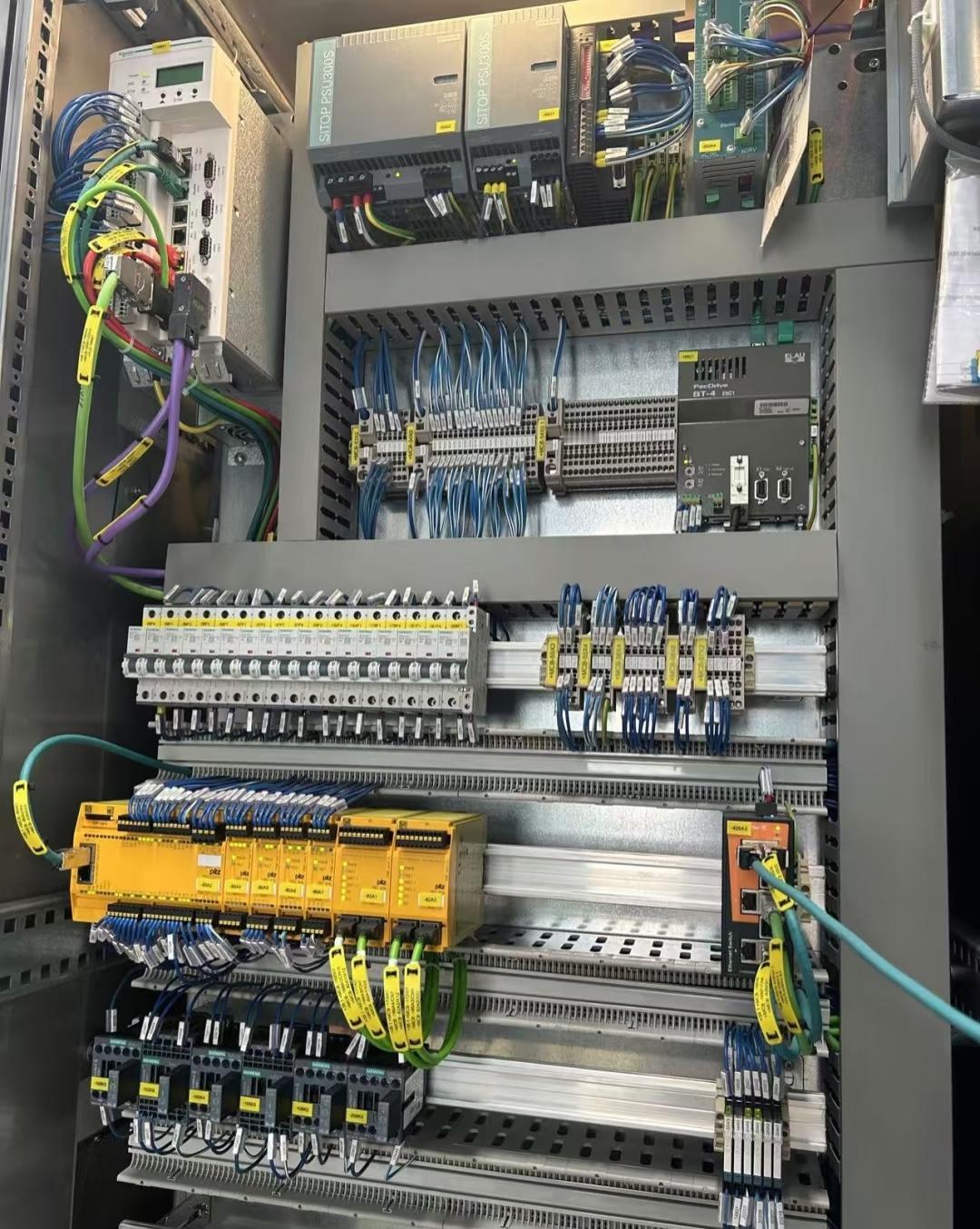 老板准备花15000元一月请一个全能大师，就是这台自动化设备一个人都可以搞定，包