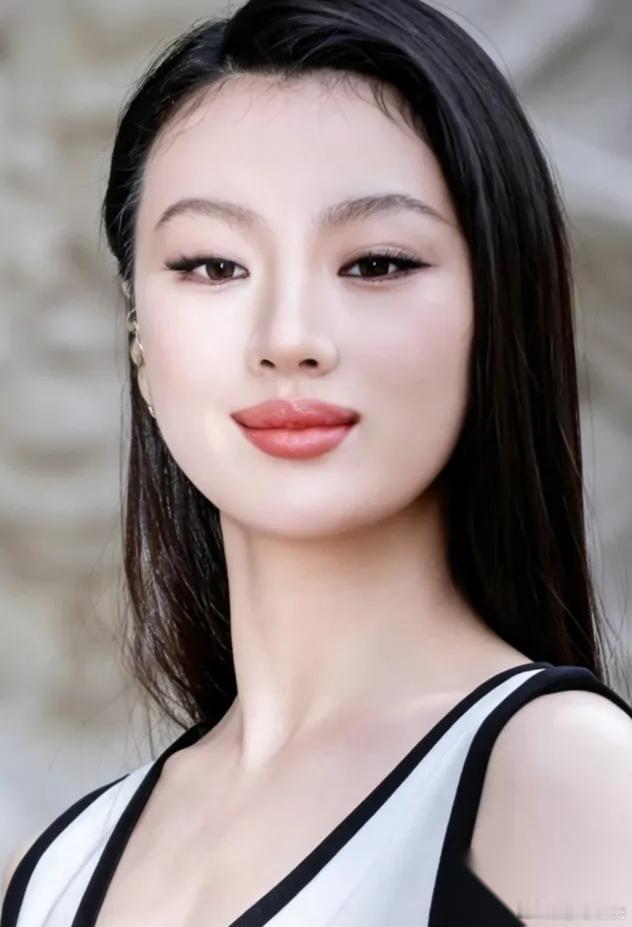 我有一种强烈的预感 别看都说单依纯越来越魔幻了 可这并不妨碍一点 她嗓音条件真的
