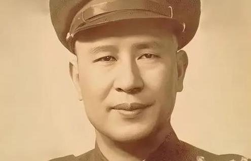 1949年，“小诸葛”白崇禧向蒋介石献策：反正打不过解放军，不如集中全部兵力，南