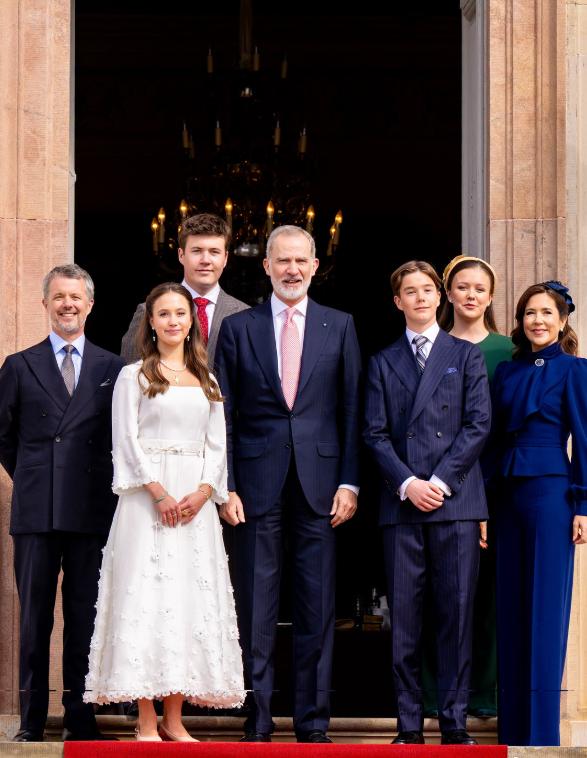 西班牙国王出席文森特王子和约瑟芬公主的坚信礼仪式！4月18日，丹麦王室为文森特王