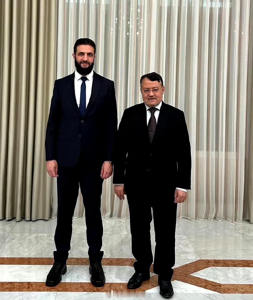 🇸🇾叙利亚政治变动 阿萨中东 叙利亚过渡政府总统艾哈迈德·沙拉，任命曾与拉登