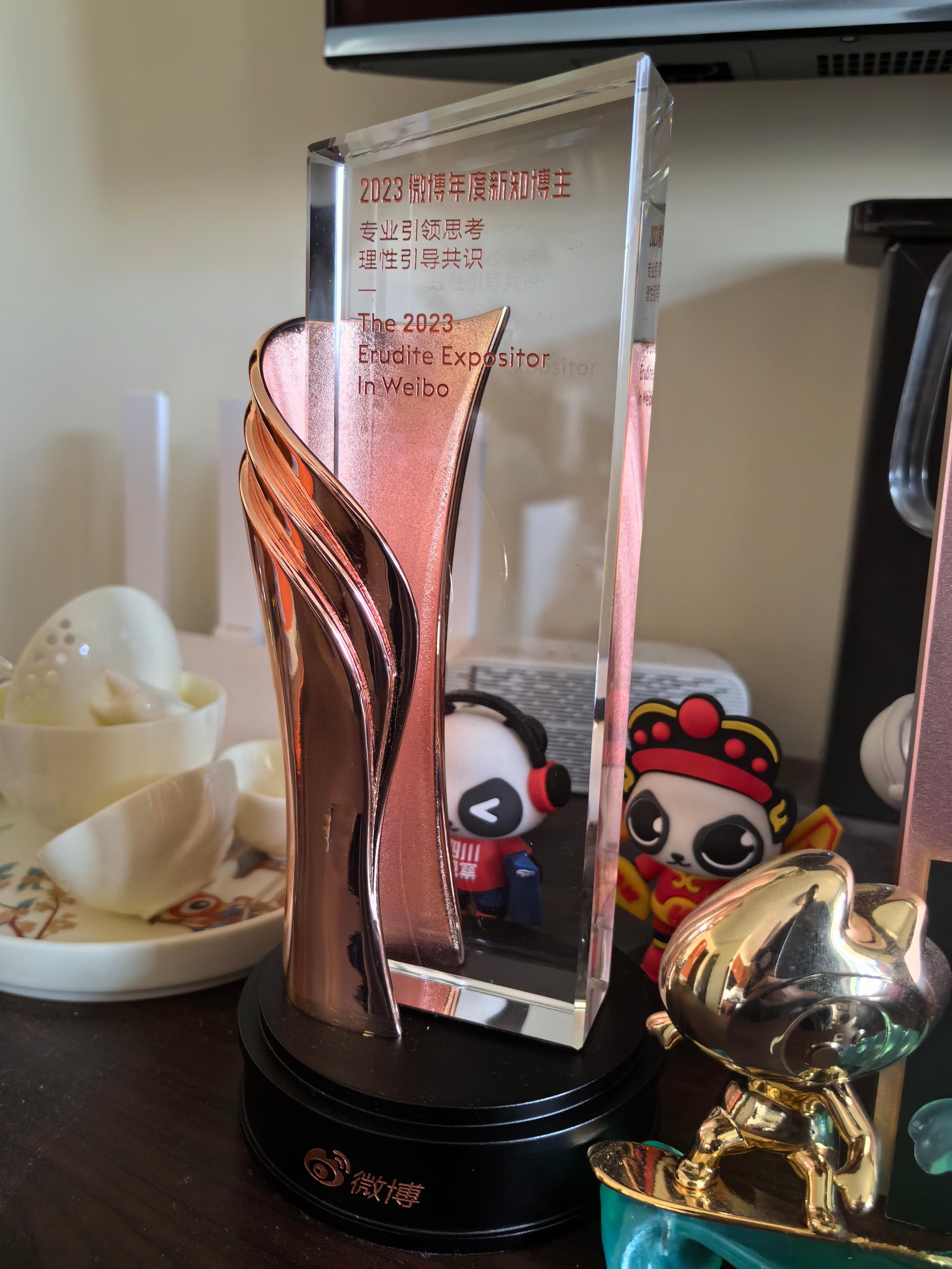 这个奖杯🏆真的是字面意义的沉甸甸… 感谢​​​