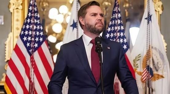 美国彻底对中国摊牌了！
美国副总统最近说了句大实话。他说，美国过去这步棋，可能走