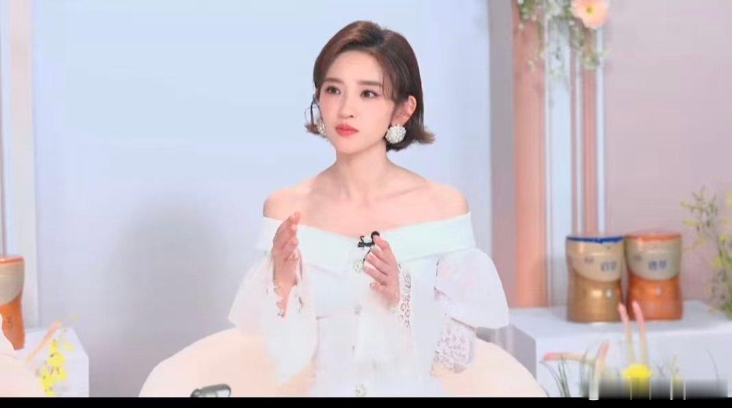 唐艺昕练到没时间跟女儿视频 唐艺昕会录训练视频给女儿看 唐艺昕谈与孩子相处要有边