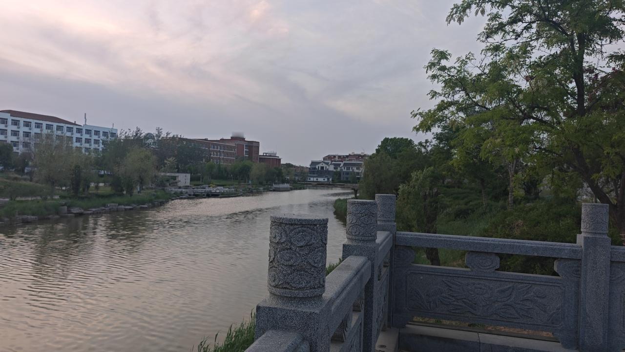 滨州市区修南北和东西快速路的好处太多了：1.提升城市品位和形象。2.百姓出行方便