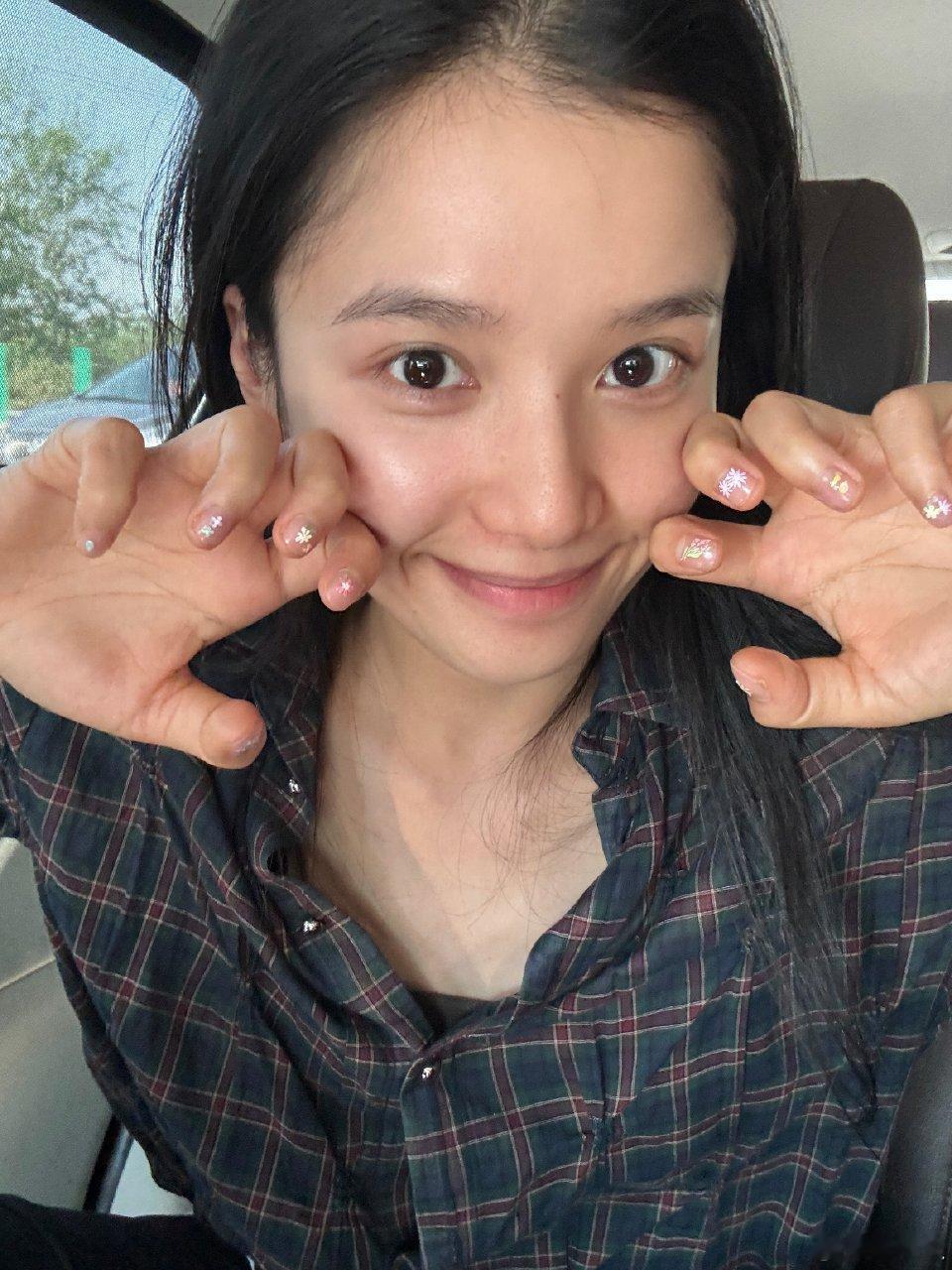#张婧仪好真实# 张婧仪这个素颜也太实诚了[哆啦A梦害怕]真的是刚起床洗了把脸的