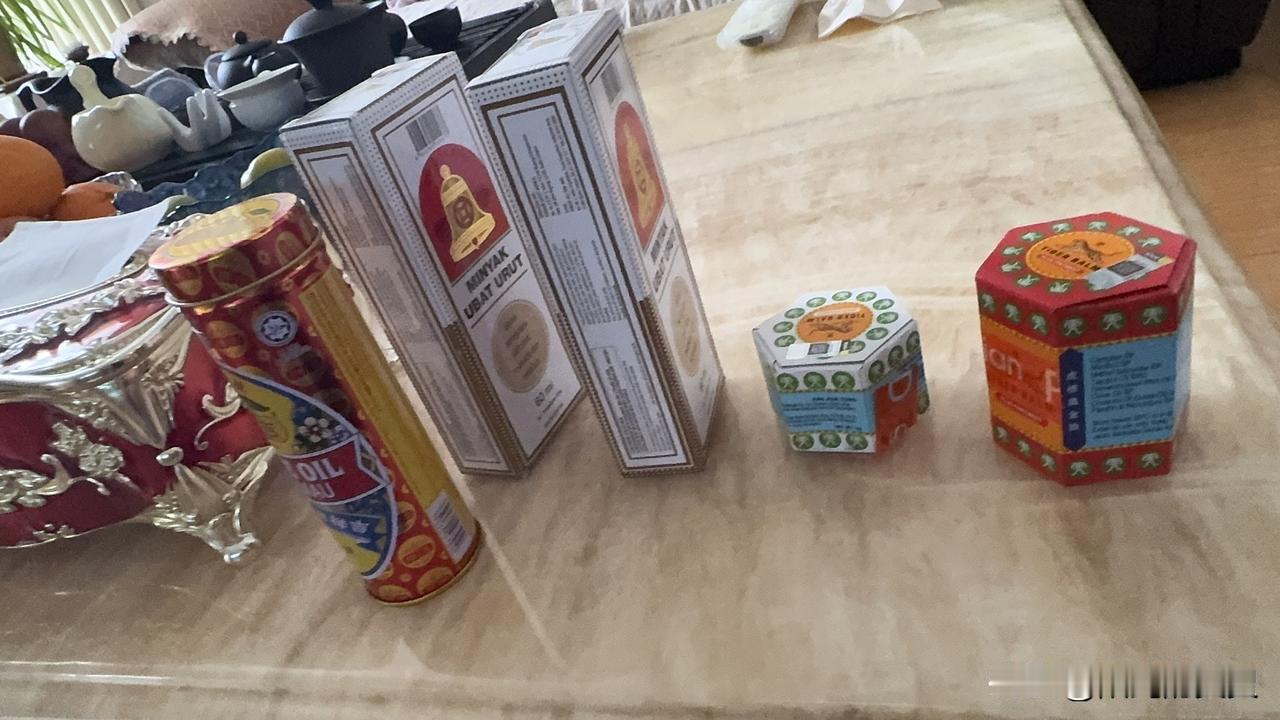 儿子又给搞回了好多不错的药。
有治腰酸腿疼，关节疼的膏药。
有抹的药膏，还有抹的