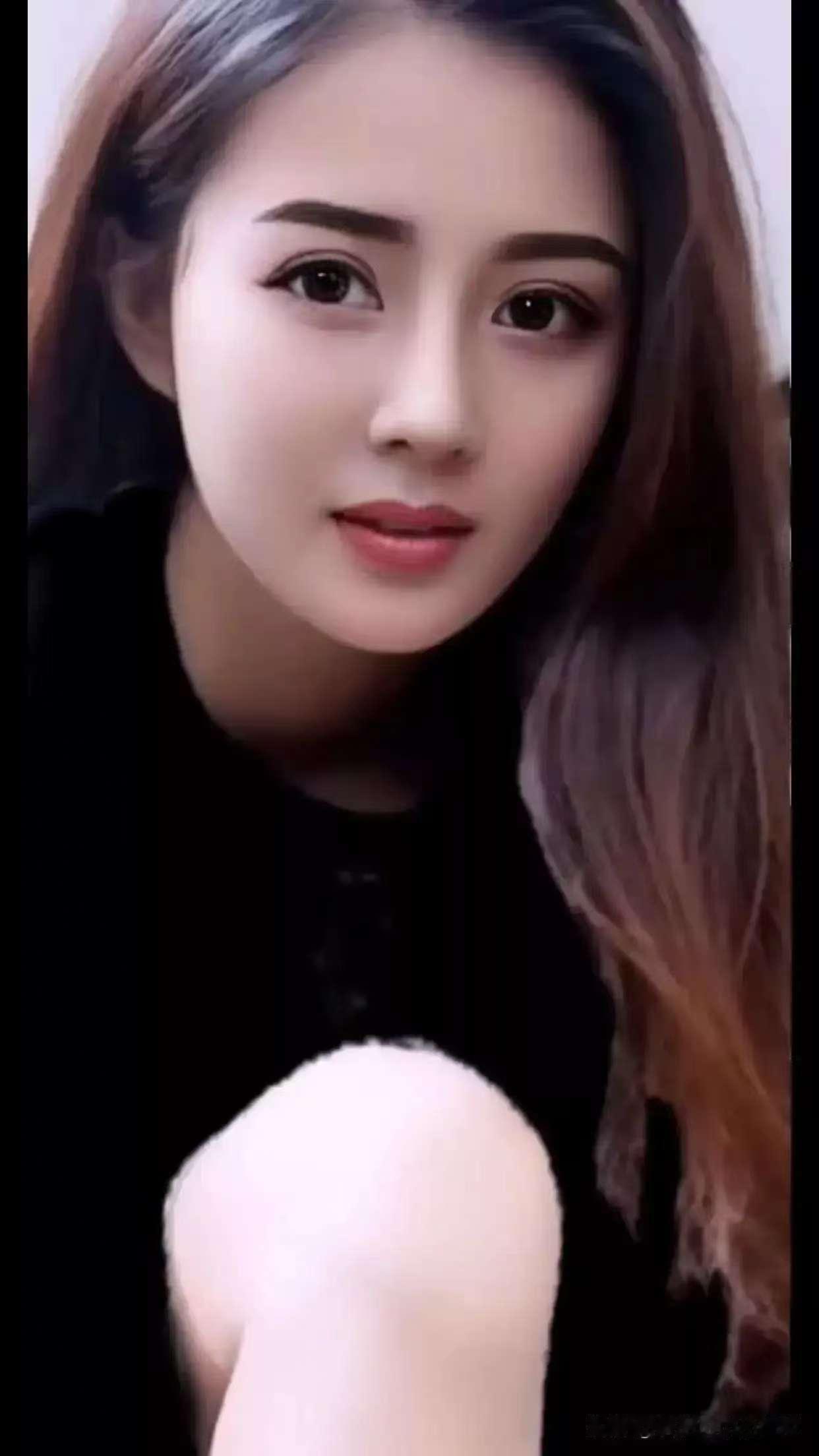 温柔甜美的笑容，散发着自信与魅力！❤️💝🌺🍀