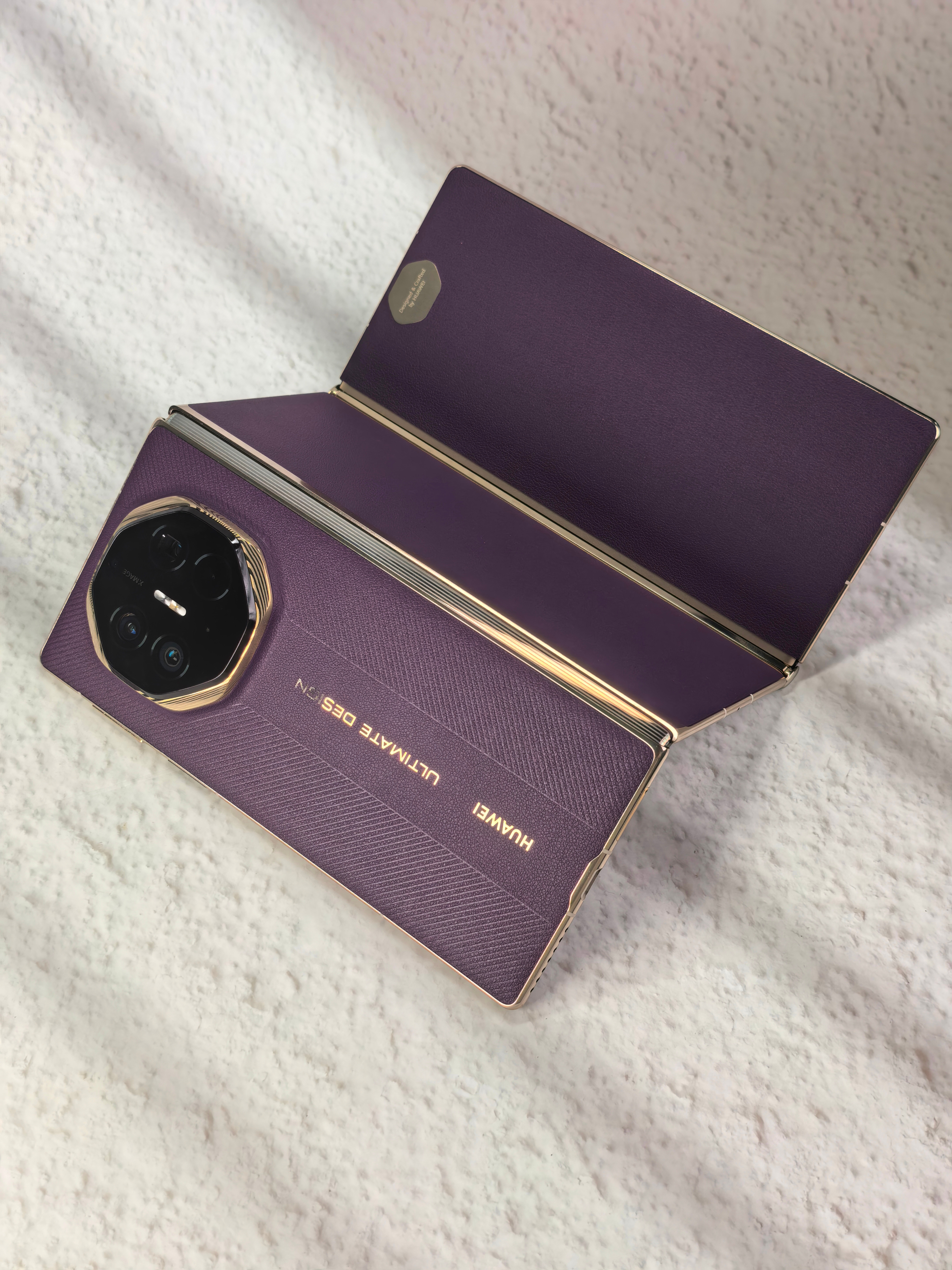 用了快半年的Mate XTS 影像和铰链后，我有了新认知。新增的红枫原色摄像头太