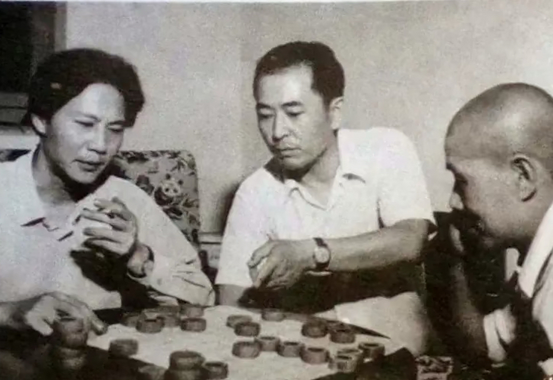要是底下字幕打上“摄于1945年8月  重庆”，估计真有一批人信