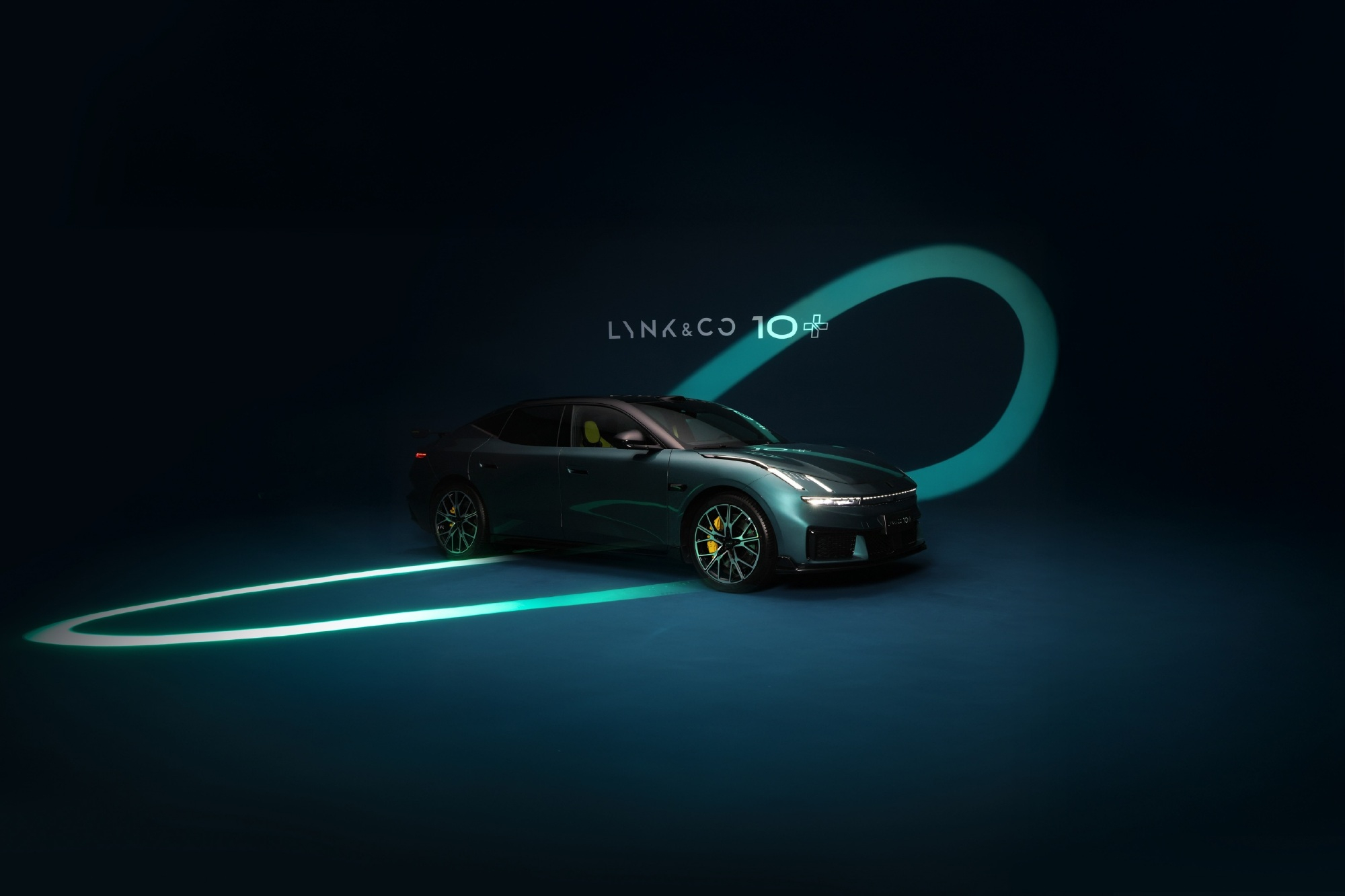 这个内外饰我没有太多可指责的地方。对“+”来说，区别性和和攻击性比协调性更重要，