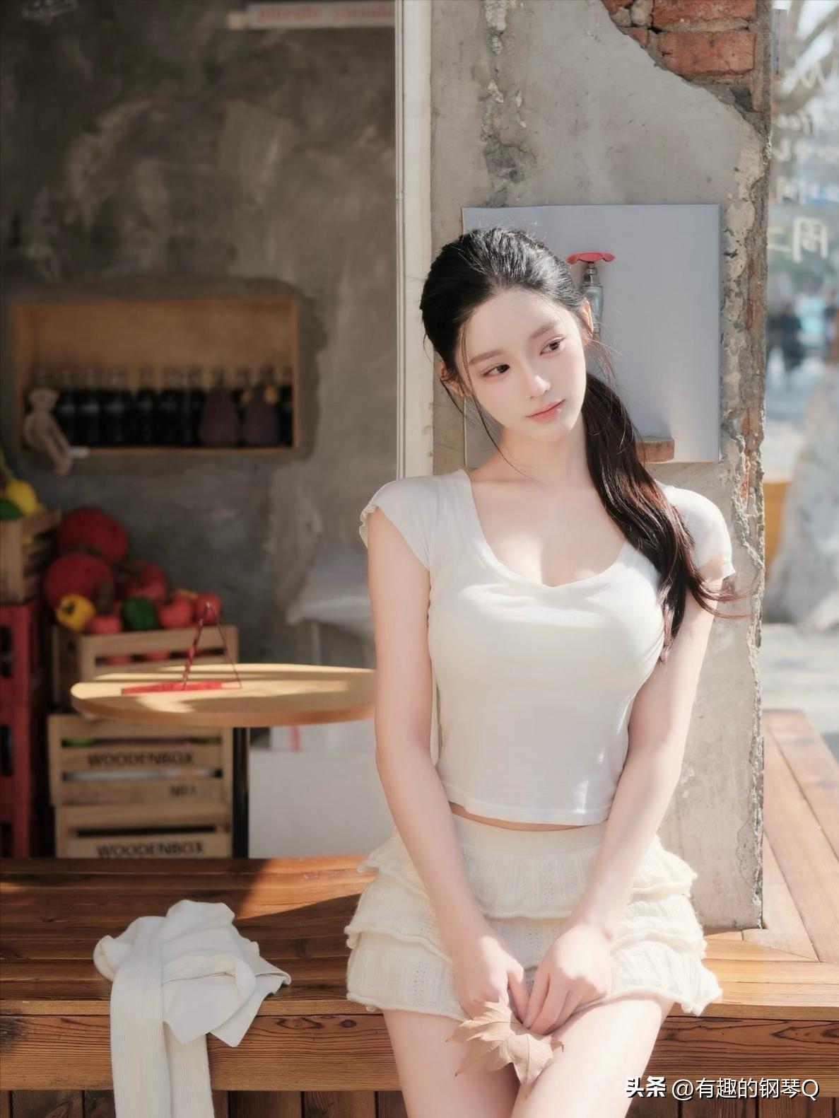 世界上唯有两样东西能让我们的内心受到深深的震撼，一是我们头顶浩瀚灿烂的星空，一是