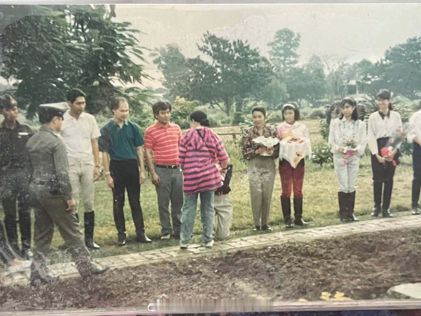 王室王室泰国王室帕公主 老照片：皇家牧马队的工作人员发的纪念照片，记录了帕公主童